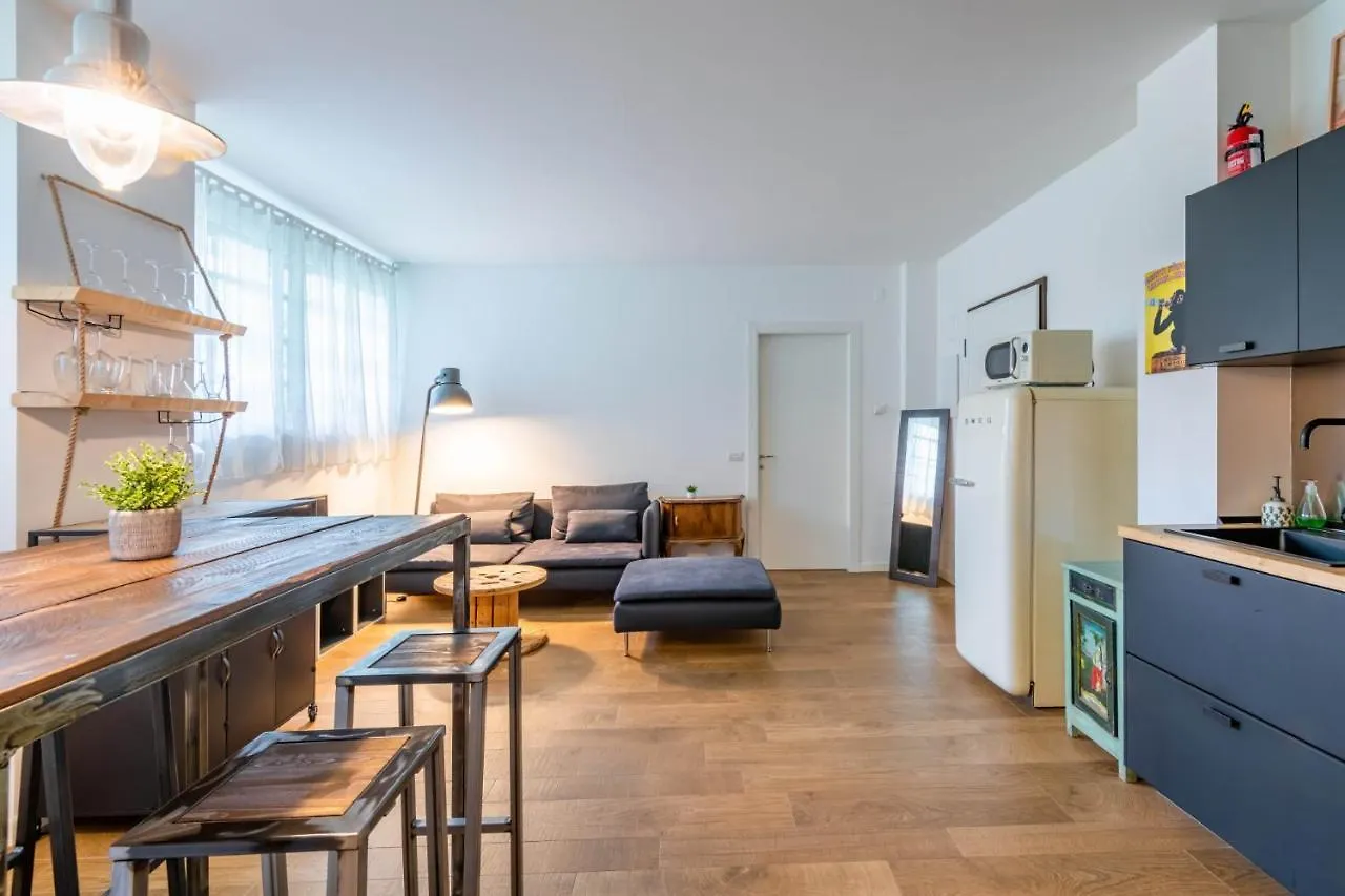 Easylife - Accogliente Appartamento Dallo Stile Industriale Nel Cuore Di Porta Romana Milano 0*,