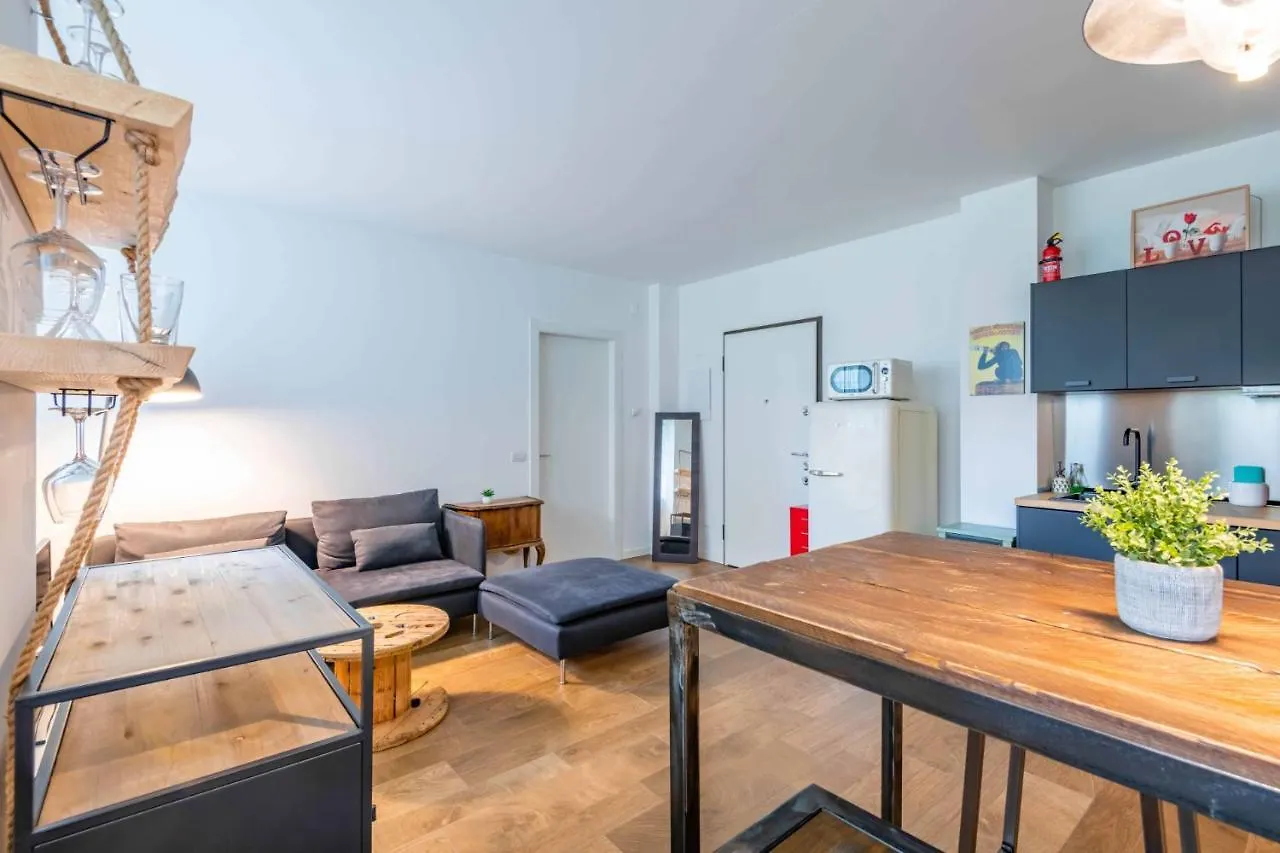 Easylife - Accogliente Appartamento Dallo Stile Industriale Nel Cuore Di Porta Romana Milano 0*,  Italien